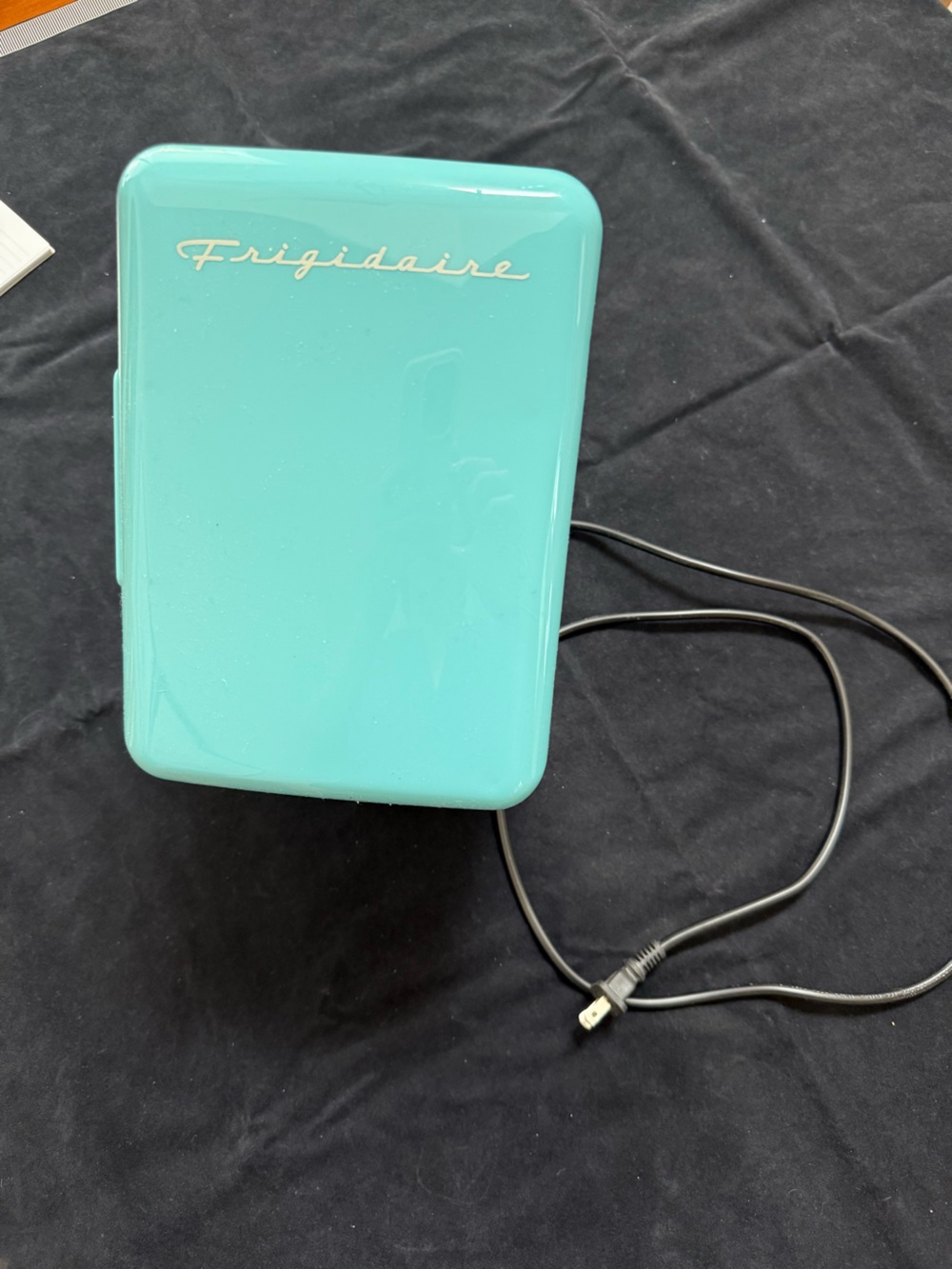 Frigidaire Mini Electric Retro-Style Cooler/Warmer - Teal